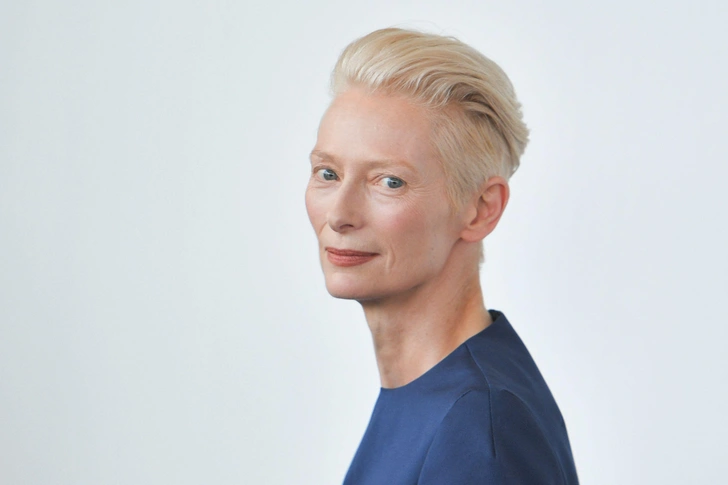 Тильда Суинтон в тизере новой коллекции Delpozo | Источник: Abaca Press