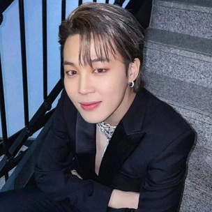 Обнажился как следует: Чимин из BTS показал «лунное» тату на спине целиком