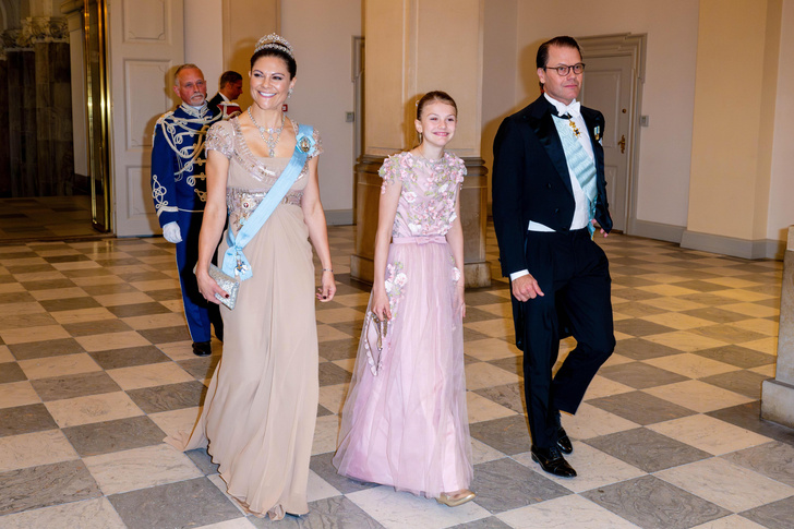 Кронпринцесса Швеции Виктория с мужем Даниэлем и старшей дочерью Эстель
