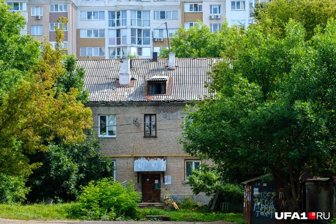 Это тоже улица Владивостокская, только со дворов | Источник: Булат Салихов / UFA1.RU