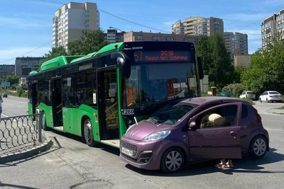 Пассажиры автобуса пострадали при ДТП в Екатеринбурге