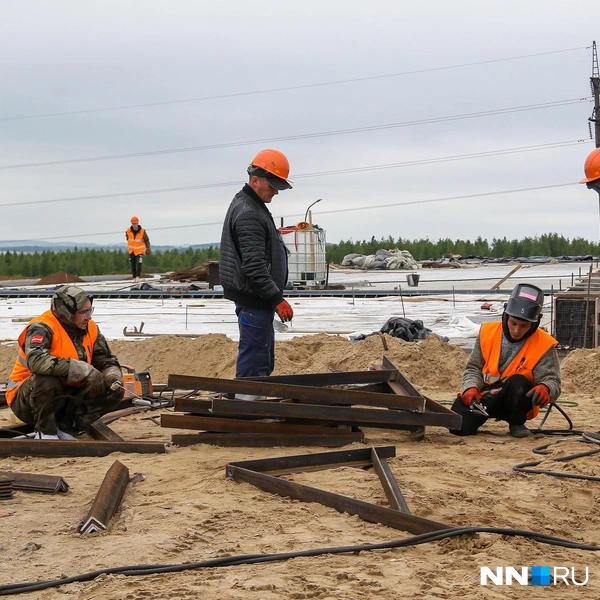На стройке задействованы сотни человек | Источник: Наталья Бурухина / NN.RU