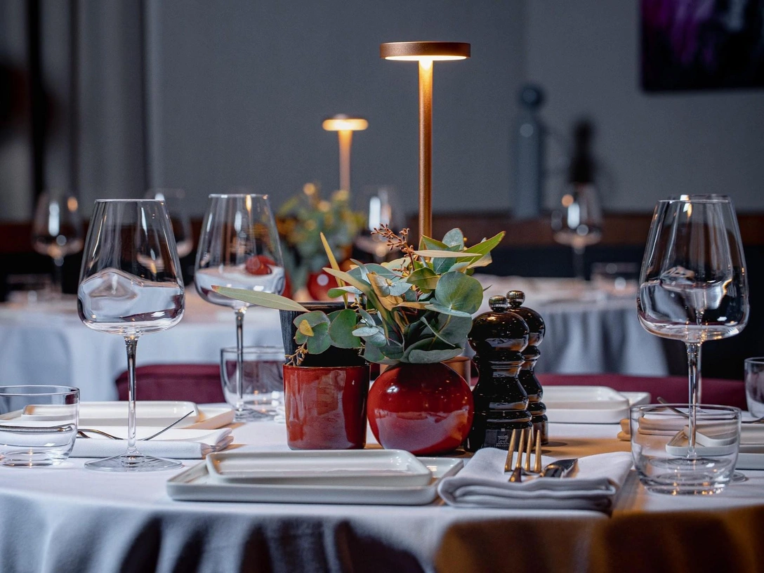 Шикарное белье и фитбоксинг: чем порадовать любимых женщин на 8 марта | marieclaire.ru