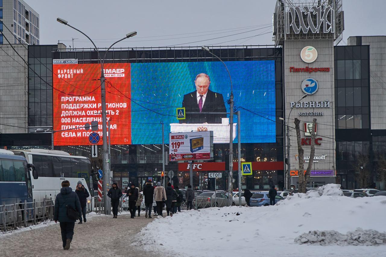 В Новосибирске на большом экране показали обращение Путина - 29 февраля  2024 - НГС.ру