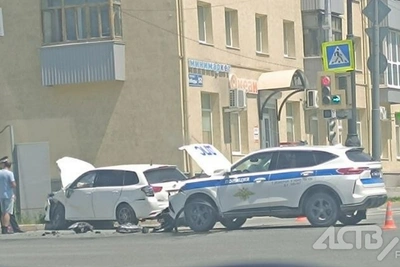 Фото ДТП в Южно-Сахалинске: Haval и Toyota после удара
