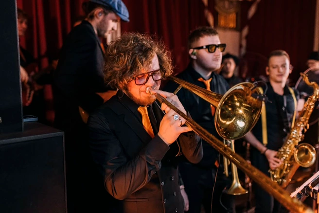 Музыкант признался, что хотел бы выпустить хит | Источник: trombone_ringlets_dany / Instagram (экстремистская организация, деятельность запрещена на территории РФ)