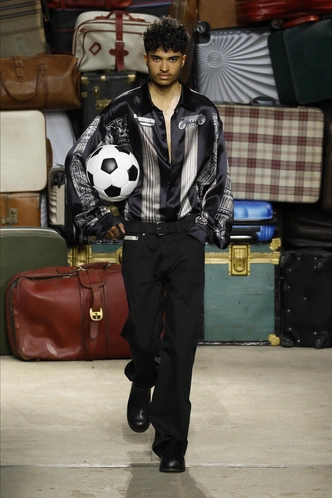 Moschino ss25 | Источник: Legion Media