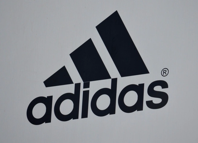 Adidas вернется в Россию в декабре | ya62.ru