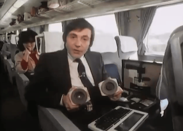 Фото №1 - Как проверяли электронную почту в 1984 году: видео прилагается