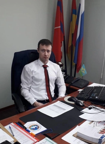 Сейчас экс-глава помогает руководить Облкомбезопасности населения | Источник: соцсети Александра Мелкумова