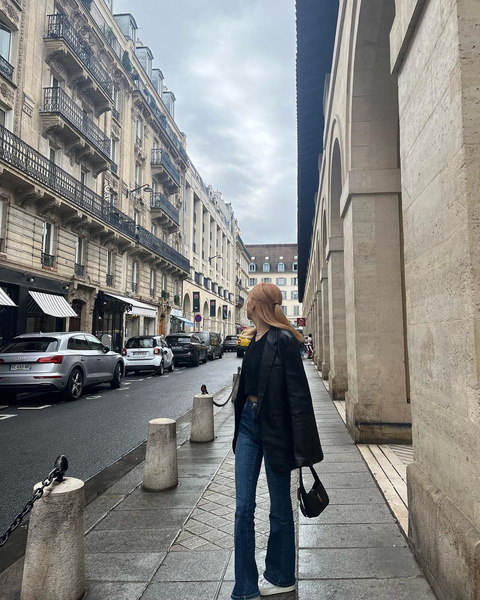 Ставим лайк: кожаный пиджак как у Розэ из BLACKPINK на Неделе моды в Париже