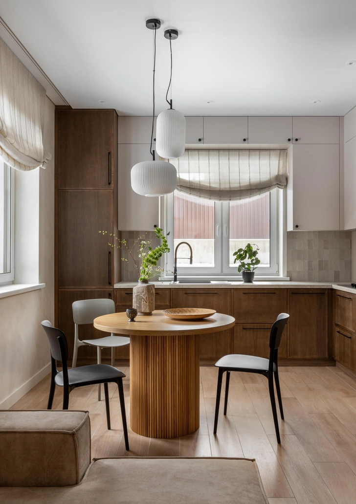 Кухня выполнена на заказ, Fairoom.by. Стулья, Calligaris. | Источник: Сергей Пилипович. Стиль: Юлия Мамедова