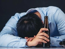 В Сочи арестовали 30-летнюю Олесю и ее бабушку — они продавали смертельную чачу, погубившую несколько семей