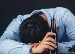 В Сочи арестовали 30-летнюю Олесю и ее бабушку — они продавали смертельную чачу, погубившую несколько семей