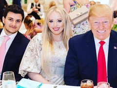 В день прощания отца с президентством Тиффани Трамп сообщила, что выходит замуж