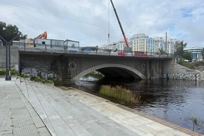 Исеть в Екатеринбурге вышла из берегов: горожане устроили заплыв