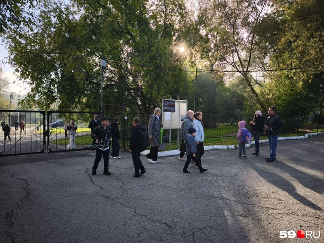 Еще вчера этот двор был пуст | Источник: Анастасия Селиверстова / 59.RU