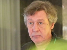 Михаил Ефремов устроил забег по отелю в халате. ВИДЕО