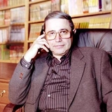 <p>Евгений Петросян</p>