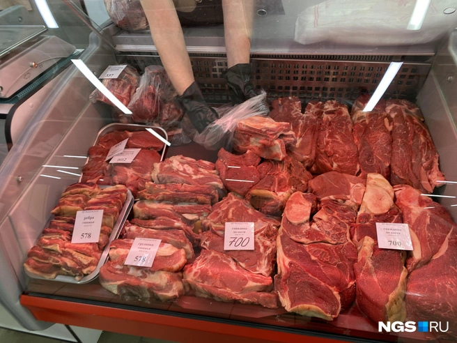 Мясные магазинчики предлагают покупателям куда более широкий выбор в своей категории, чем сетевые супермаркеты | Источник: Стас Соколов / NGS.RU