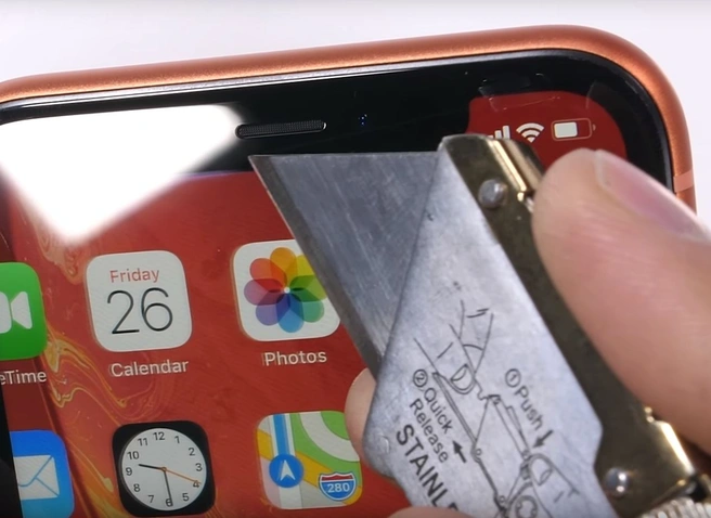 Блогер проверил новый iPhone на прочность (видео) | ya62.ru