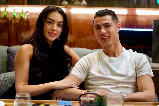 Пара много лет вместе | Источник: Cristiano / Instagram (экстремистская организация, деятельность запрещена на территории РФ)