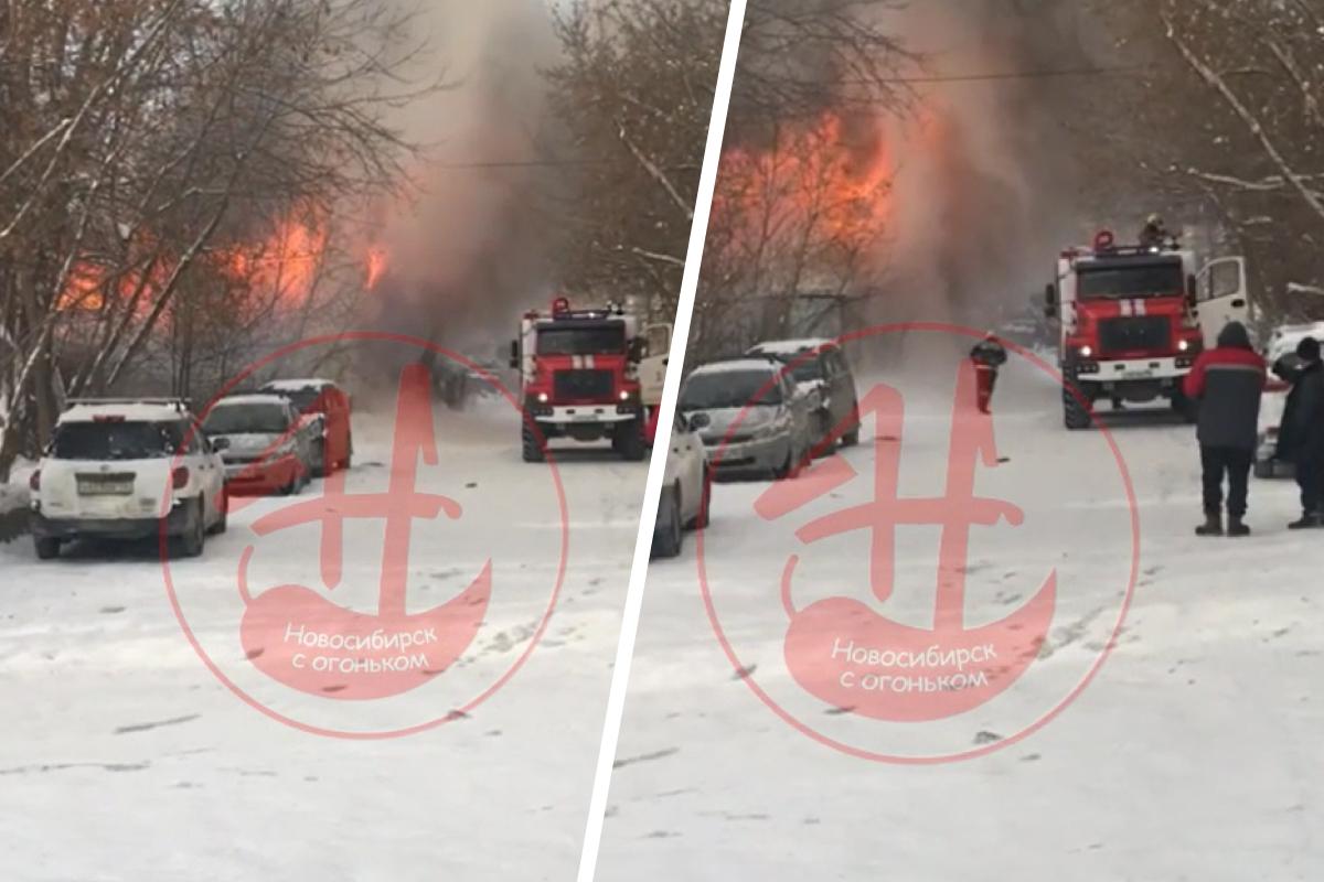 В Новосибирске загорелся частный дом в Октябрьском районе - 7 декабря 2023  - НГС.ру