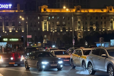 Пробки в 7 баллов парализовали Москву из-за перекрытий