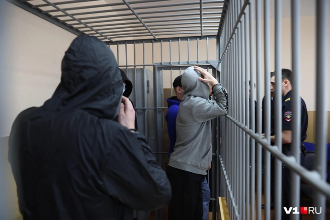Семерых подростков отправили в колонию. Кого-то в исправительную, кого-то в воспитательную | Источник: Алексей Волхонский / V1.RU