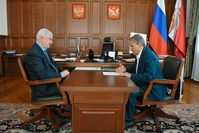 Борис Нестеров на приеме у губернатора 6 февраля. Рассказал Александру Гусеву, как воронежские бизнесмены из ГС «Лидер» занимаются благотворительностью | Источник: пресс-служба правительства Воронежской области / Govvrn.ru