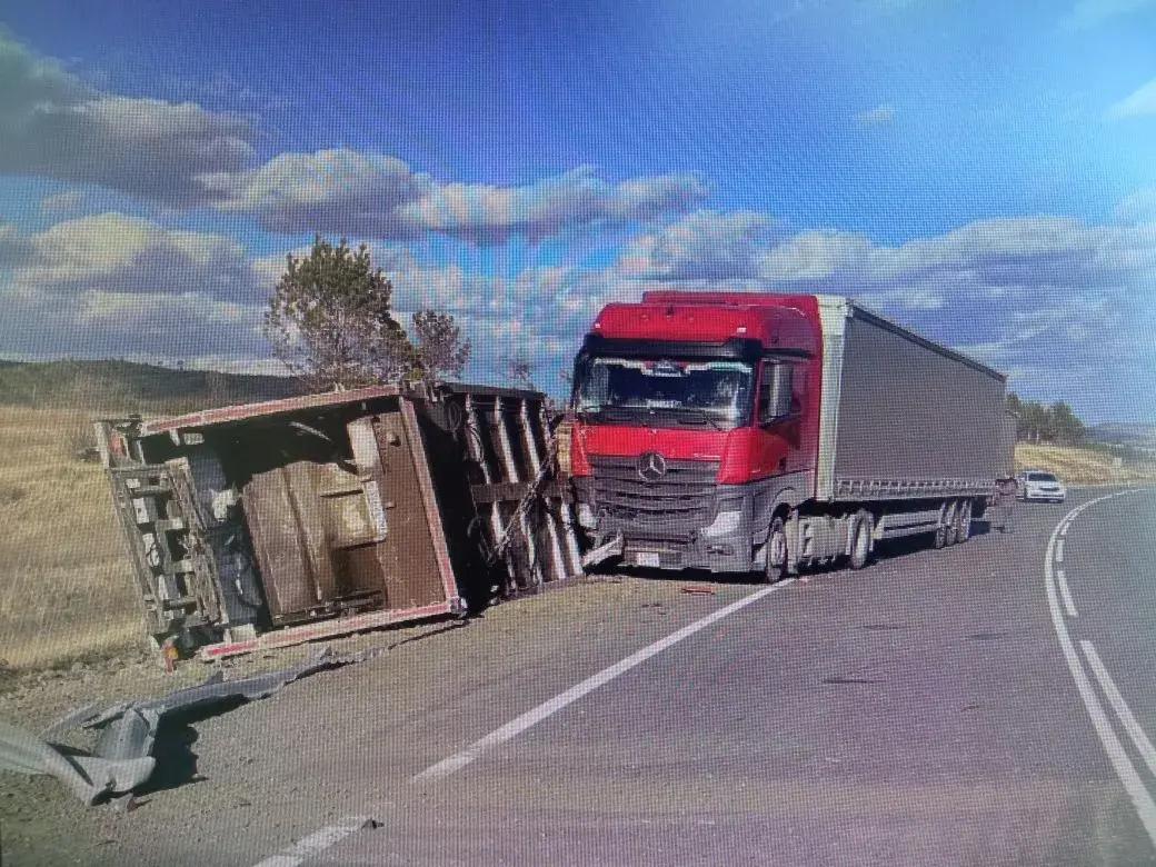 Пьяный водитель КамАЗа лоб в лоб влетел в фуру на трассе в Забайкалье