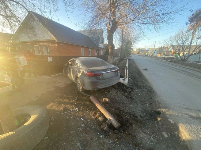 Травмы получили водитель и пассажир «Мазды» | Источник: УМВД России по Оренбургской области