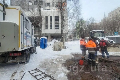 Video shows street flooded after pipe burst near Ufa hospital