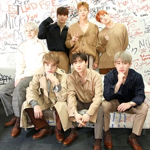 MONSTA X сфотографировались с президентом Кореи и королем Норвегии