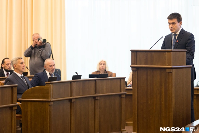 Михаил Котюков выступил на первой сессии нового созыва 1 октября | Источник: Мария Ленц / NGS24.RU