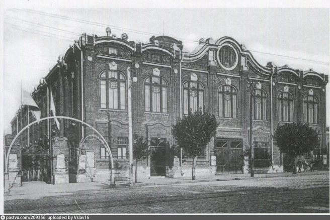 1906–1908 годы. Театр купцов Машонкиных. В войну он сгорел, и на его месте построили цирк | Источник: Архитектурная летопись Ростова и Нахичевани-на-Дону, Есаулов, Черницына, 1999 / pastvu.com