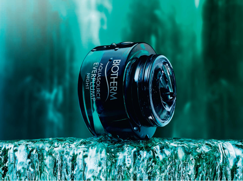 Вода морских глубин ─ традиционный компонент средств Biotherm ─ повышает уровень естественной увлажненности кожи. | marieclaire.ru