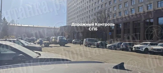 Пожарные учения проводят у гостиницы «Россия» | Источник: Дорожный Контроль СПБ|ЛО