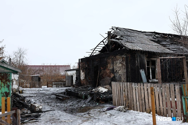 Сообщение о пожаре поступило около 06:45 утра | Источник: Александр Ощепков / NGS.RU
