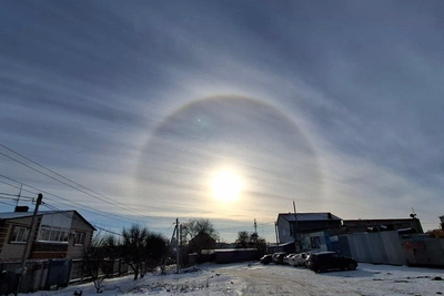 В Волгограде наблюдали яркое гало вокруг солнца