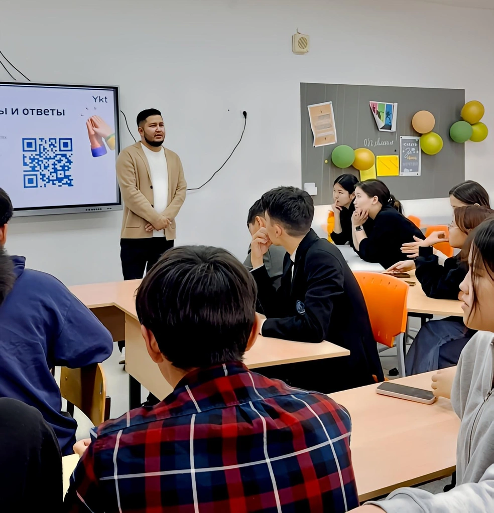 Профориентационная встреча по IT-направлению со старшеклассниками Октемского лицея | Источник: ykt.ru