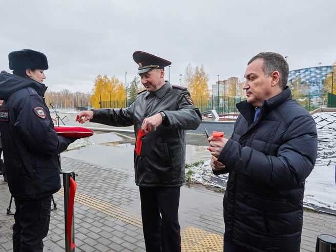В открытии нового поста приняли участие мэр Максим Кудрявцев и начальник МВД по Новосибирску полковник полиции Алексей Захаров | Источник: Александр Ощепков / NGS.RU