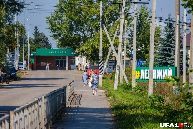 Дорога ведет прямо к местному центру | Источник: Булат Салихов / UFA1.RU