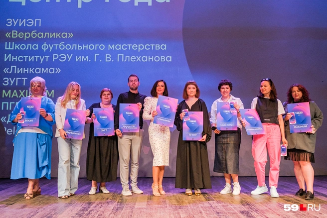Чтобы стать успешным в каком-то деле, ему надо сначала научиться. Люди с этого фото работают в сфере образования и обучают маленьких и больших пермяков тому, что им нужно в жизни | Источник: Тимофей Калмаков
