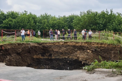 Яма в Горском частично обрушилась после ливня