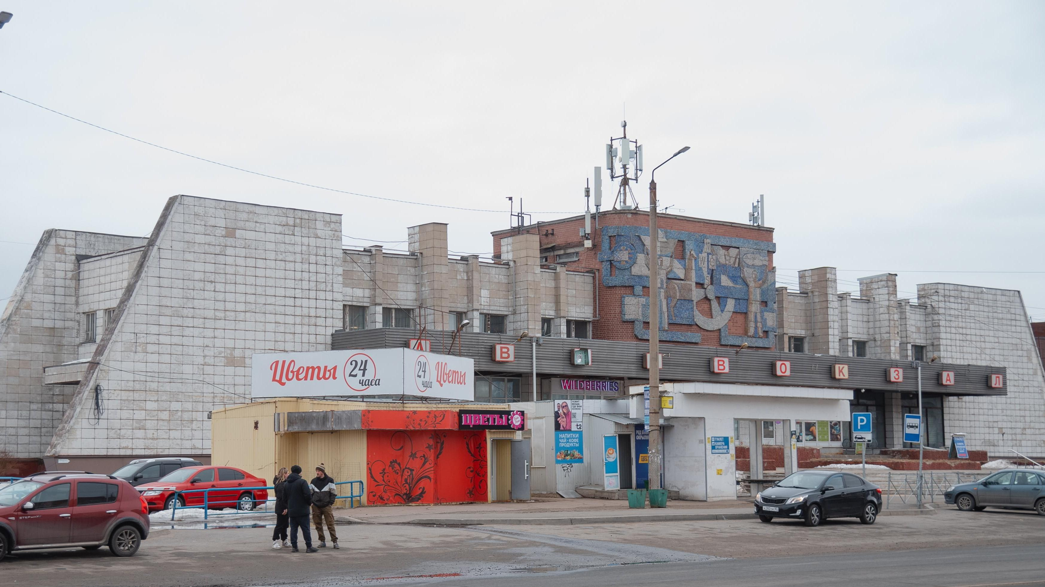 На него планов нет: смотрите, как в Архангельске выглядит автовокзал, где остался дух 90-х