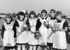 Как одевались выпускницы в СССР: 8 фото наших мам и бабушек, которые вызывают сильнейшую ностальгию
