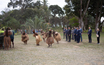Французский президент посетил Новую Каледонию