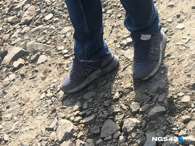 Редакция уже не раз видела губернатора в этих кроссовках | Источник: Александр Левчук / NGS42.RU