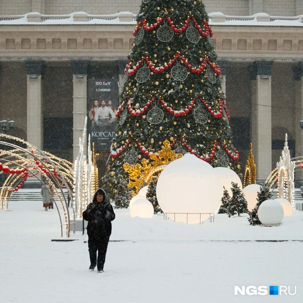 Театральный сквер | Источник: Андрей Бортко / NGS.RU